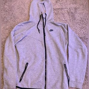 Nikes Men’s Tech Sweatshirt (Fullzip)